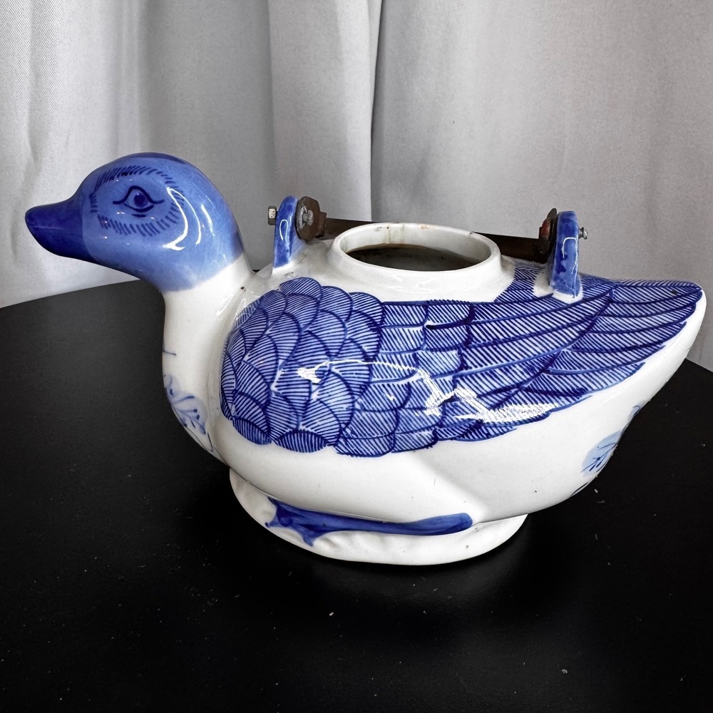 Vintage Hand Painted Duck‎ Tea Pot Made In China Blue and White